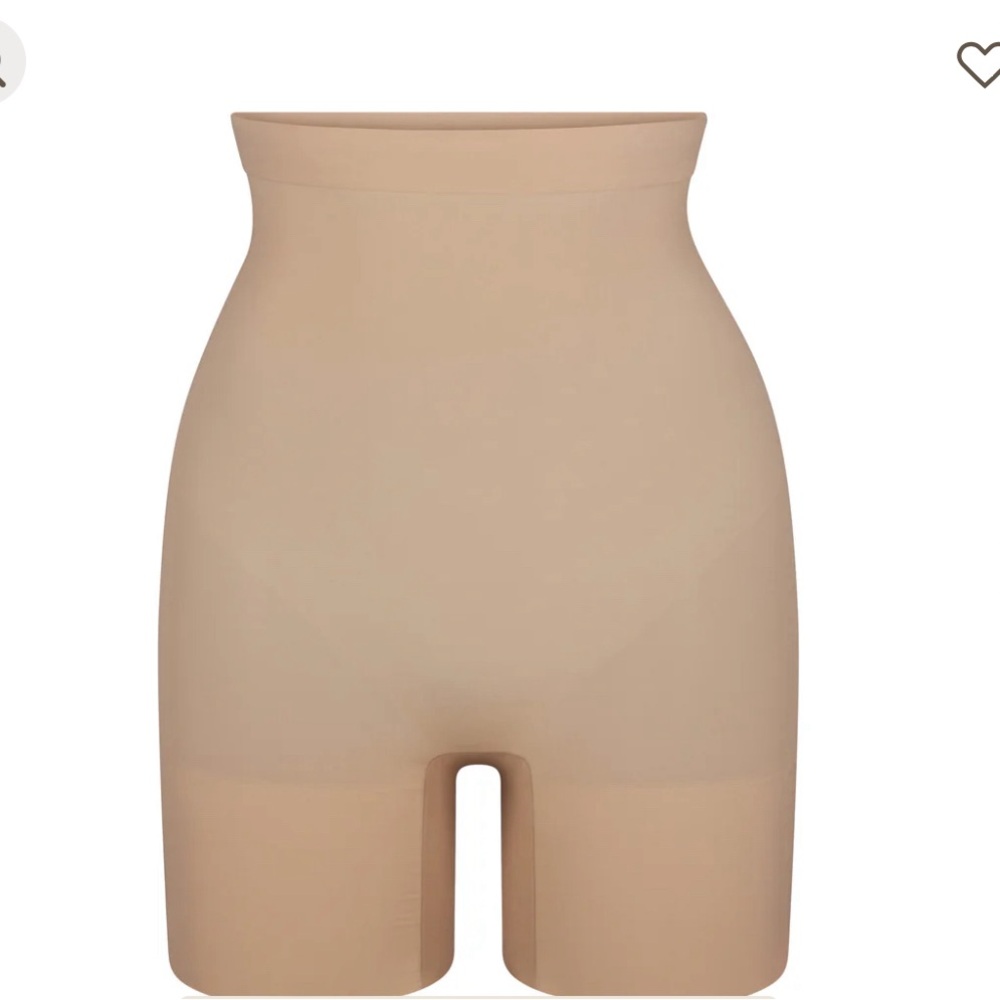 SKIMS High Waisted Mid Short *never worn no tags*